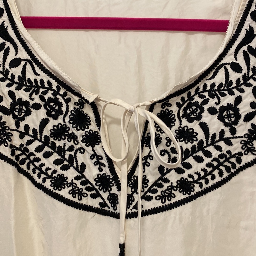 Top Classic Embroidered - Picture 3 of 8